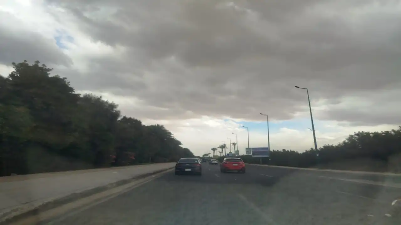 أمطار خفيفة وانخفاض ملموس في درجات الحرارة يسيطران على طقس السويس اليوم